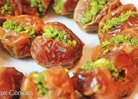 طريقة عمل حلى التمر المحشي