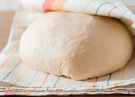 طريقة عمل عجينة العشر دقائق باللبن