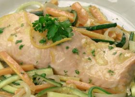 طريقة عمل السمك المشوي بالخضار