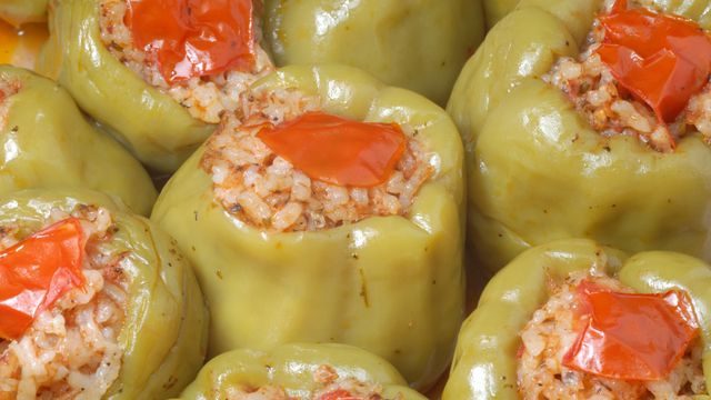 طريقة عمل محشي الفلفل التركي