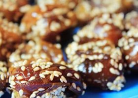 طريقة عمل التمر بالسمسم