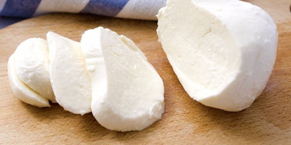 طريقة عمل الجبنة الموزاريلا في المنزل
