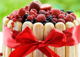 طريقة عمل شارلوت الفراولة والتوت