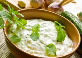 طريقة عمل سلطة الزبادي بالنعناع