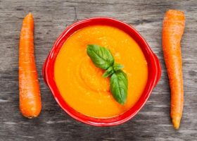 طريقة عمل شوربة الجزر بالكزبرة