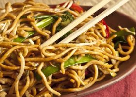 طريقة عمل النودلز الصيني