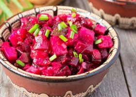 طريقة عمل سلطة الشمندر الروسية