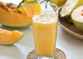 طريقة عمل سموثي الاناناس والشمام