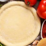 طريقة عمل عجينة البيتزا الايطالية الرقيقة