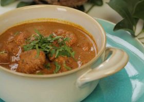 طريقة عمل دجاج كاري بالزبادي