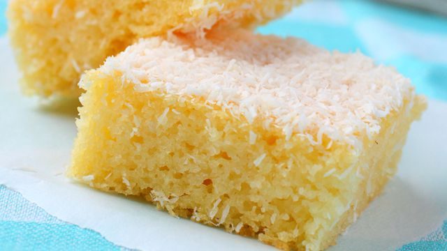 طريقة عمل البسبوسة باللبن وجوز الهند