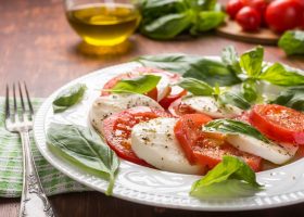 طريقة عمل سلطة كابريزي الإيطالية