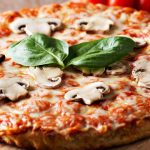 طريقة عمل بيتزا بالفطر والريحان
