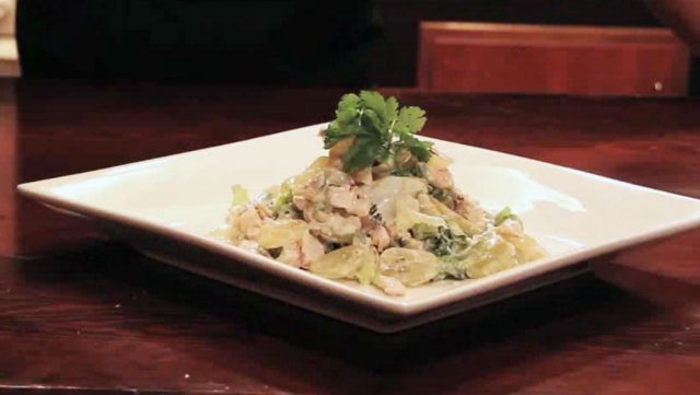 طريقة عمل سلطة الدجاج والعنب