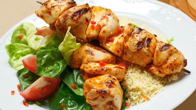 طريقة عمل شيش الدجاج المغربي مع الكسكس