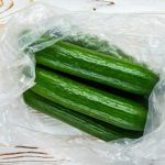 طريقة حفظ الخيار بأكياس الارز