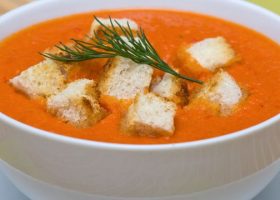 طريقة عمل حساء الطماطم الإيطالي البارد