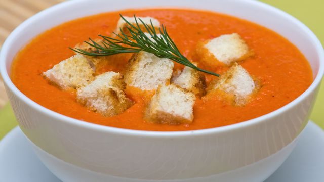 طريقة عمل حساء الطماطم الإيطالي البارد