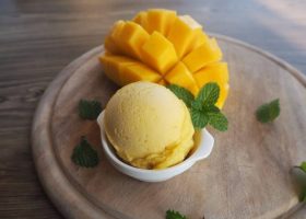 طريقة عمل آيس كريم المانجو