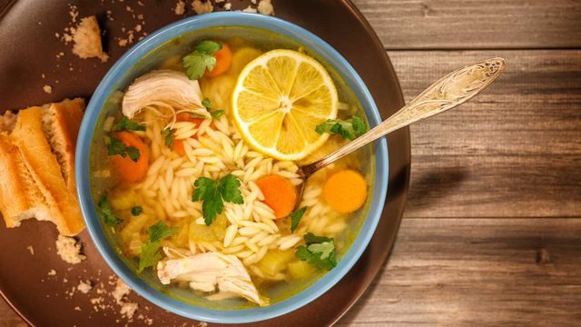 طريقة عمل شوربة لسان العصفور المصرية