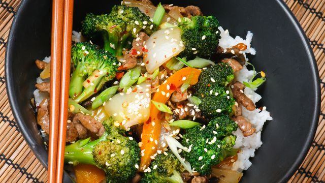 طريقة عمل شرائح اللحم بالسمسم بالطريقة الصينية