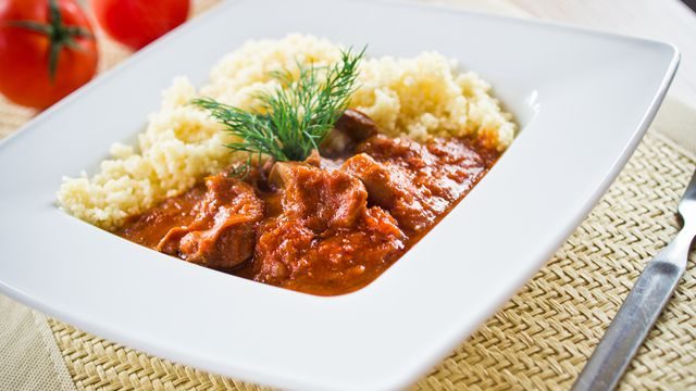 طريقة عمل كسكسي باللحم وصلصة الطماطم