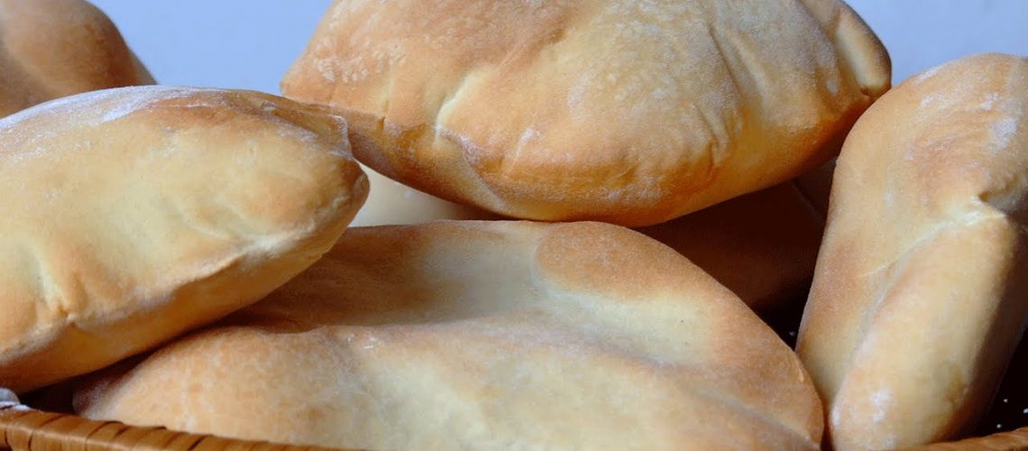 طريقة عمل الخبز العربي المنفوخ