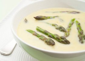 طريقة عمل شوربة كريمة الهليون