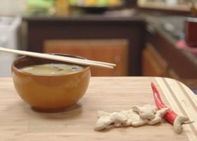 طريقة عمل شوربة الدجاج الصينية