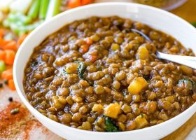 طريقة عمل شوربة العدس اللبنانية