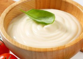 طريقة عمل صلصة الثوم والزبادي