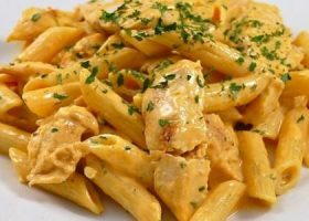 طريقة عمل الباستا بالدجاج والصلصة البيضاء