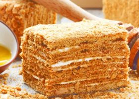 طريقة عمل كيكة العسل الروسية