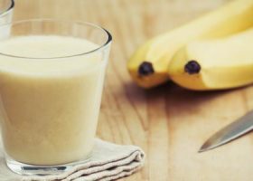 طريقة عمل مشروب الموز بالحليب المكثف