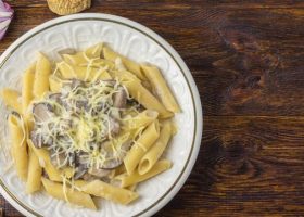 طريقة عمل المكرونة بالصلصة بدون سلق