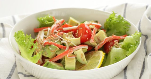 طريقة عمل سلطة الكراب والأفوكادو