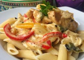 طريقة عمل ستروجانوف الدجاج بالكريمة