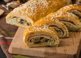 طريقة عمل فطيرة بالبشاميل والفطر