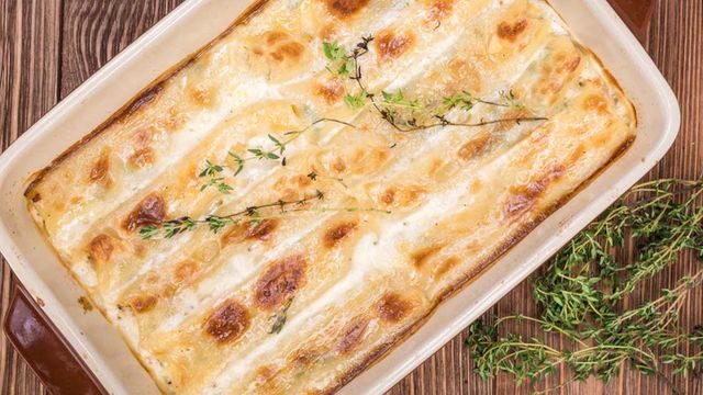 طريقة عمل صينية التوست بالدجاج والجبن