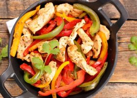 طريقة عمل صينية الدجاج والخضار بالفرن