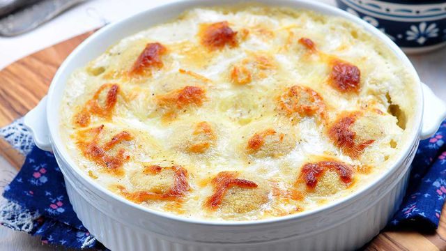 طريقة عمل صينية بطاطس بالدجاج والجبن