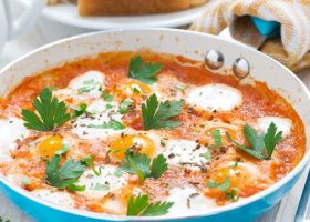 طريقة عمل ريوق بيض بالطماطم