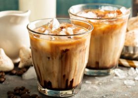 طريقة عمل القهوة المثلجة بالقرفة