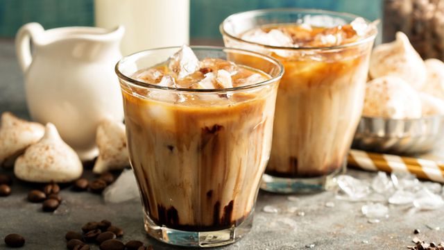 طريقة عمل القهوة المثلجة بالقرفة