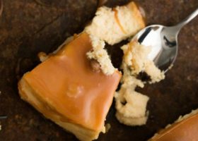 طريقة عمل حلى الزبادي بالكريم كراميل