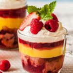 طريقة عمل الكاسترد بالبسكويت والجلي بالكاسات