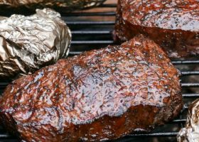 طريقة عمل اللحم بالقصدير على الفحم