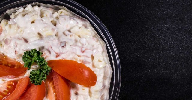 طريقة عمل سلطة الدجاج بالزبادي والذرة