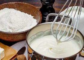 طريقة عمل صلصة البشاميل بالحليب البودرة
