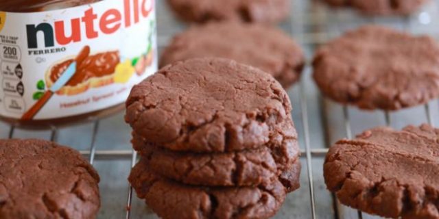 طريقة عمل كوكيز النوتيلا بثلاث مكونات